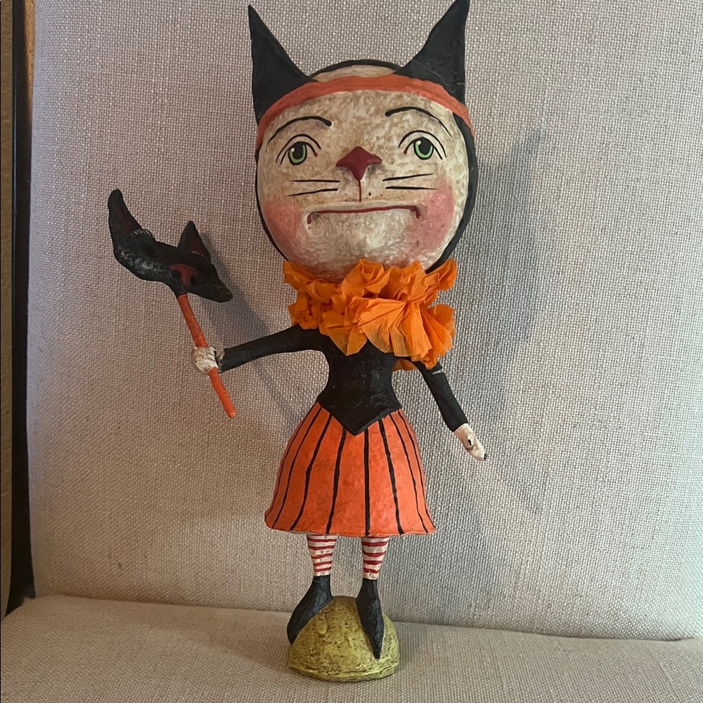 Lori Mitchell vintage Paper Mache Playful holloween cat.